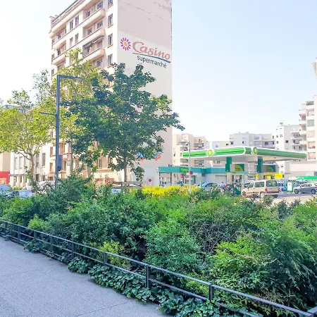 Paisible Et Spacieux Au Calme Proche Metro Limitrophe De Lyon Apartment