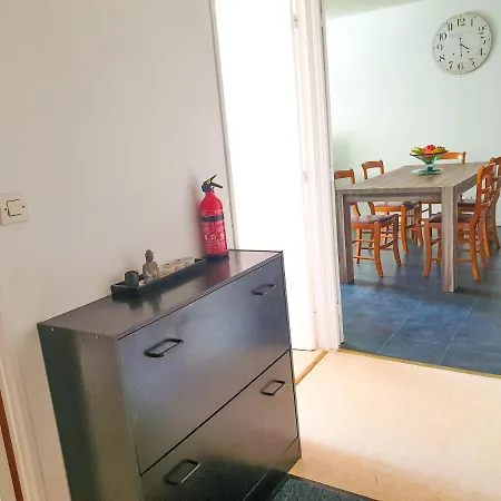 Paisible Et Spacieux Au Calme Proche Metro Limitrophe De Lyon Apartment